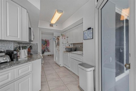 Copropriété à vendre à Miami Beach, Floride: 2 chambres, 133.78 m2 № 1282263 - photo 9