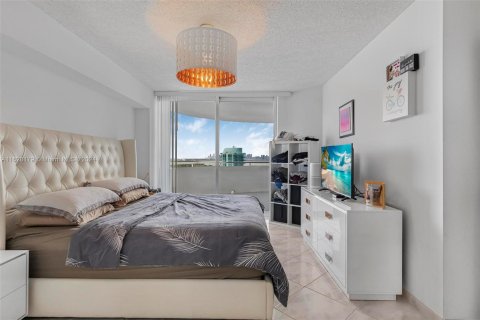 Copropriété à vendre à Miami Beach, Floride: 2 chambres, 133.78 m2 № 1282263 - photo 13