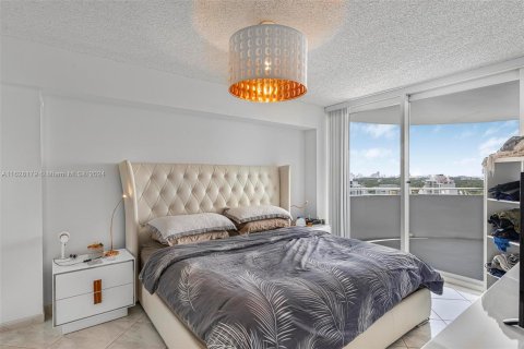 Condo in Miami Beach, Florida, 2 bedrooms  № 1282263 - photo 14