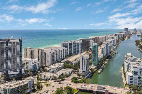 Condo in Miami Beach, Florida, 2 bedrooms  № 1282263 - photo 30