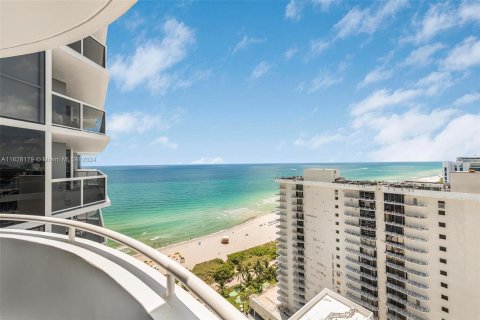 Condo in Miami Beach, Florida, 2 bedrooms  № 1282263 - photo 12