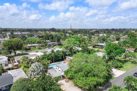 House in Wilton Manors, Florida 3 bedrooms, 156.45 sq.m. № 1049931 - photo 30