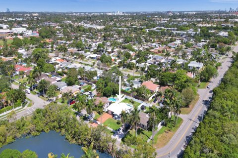 Villa ou maison à vendre à Hollywood, Floride: 3 chambres, 129.23 m2 № 1159528 - photo 2