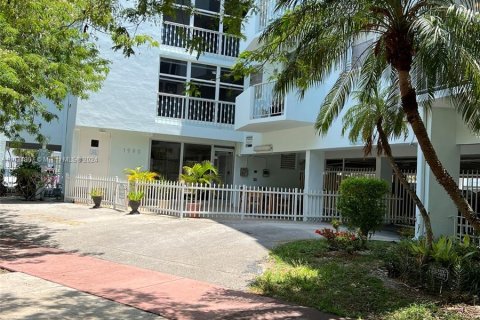 Copropriété à vendre à Miami Beach, Floride: 2 chambres, 74.14 m2 № 1294963 - photo 1