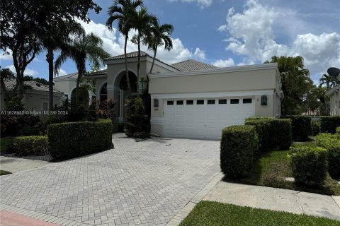 Villa ou maison à vendre à Weston, Floride: 3 chambres, 292.64 m2 № 1295029 - photo 2