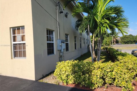 Купить коммерческую недвижимость в Норт-Майами, Флорида № 1078111 - фото 3
