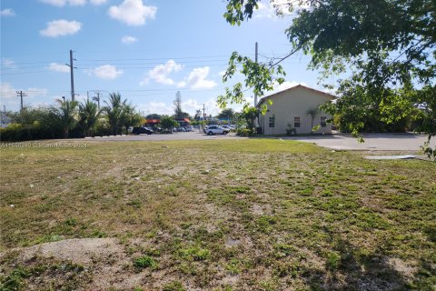 Купить коммерческую недвижимость в Норт-Майами, Флорида № 1078111 - фото 10