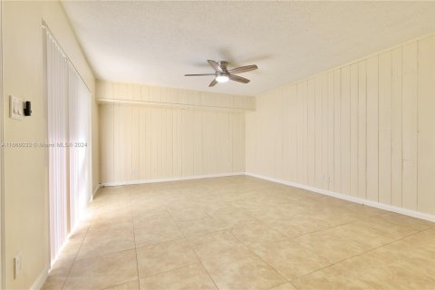 Townhouse in North Lauderdale, Florida 2 bedrooms, 142.14 sq.m. № 1379099 - photo 10