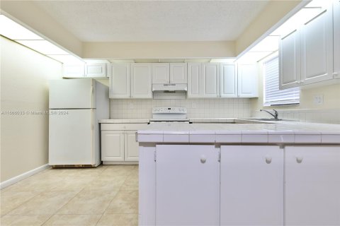 Townhouse in North Lauderdale, Florida 2 bedrooms, 142.14 sq.m. № 1379099 - photo 4