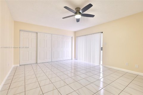 Touwnhouse à vendre à North Lauderdale, Floride: 2 chambres, 142.14 m2 № 1379099 - photo 11