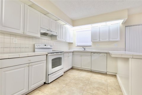 Touwnhouse à vendre à North Lauderdale, Floride: 2 chambres, 142.14 m2 № 1379099 - photo 3