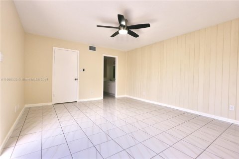 Touwnhouse à vendre à North Lauderdale, Floride: 2 chambres, 142.14 m2 № 1379099 - photo 15