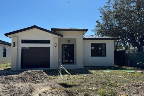 Casa en venta en Cutler Bay, Florida, 4 dormitorios № 1033450 - foto 1