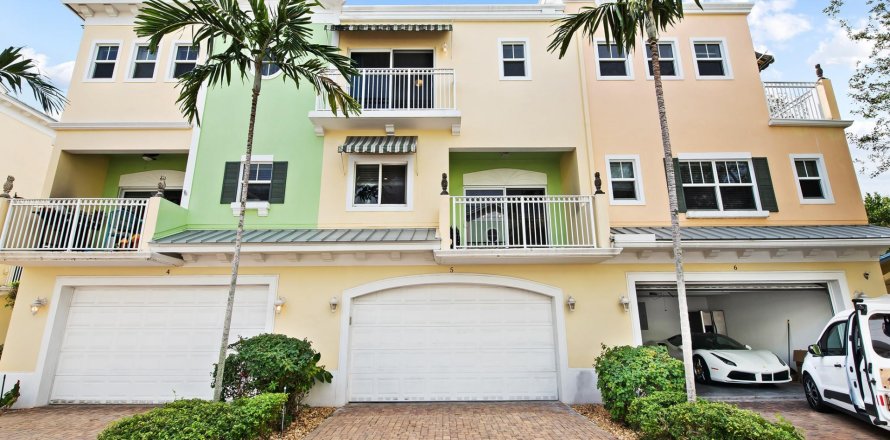 Townhouse in Fort Lauderdale, Florida 3 bedrooms, 169.64 sq.m. № 1034094