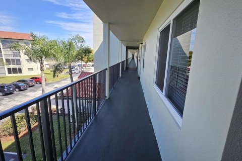 Condo in Pembroke Pines, Florida, 2 bedrooms  № 1031433 - photo 1