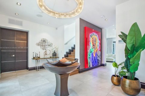 Casa en venta en Miami Beach, Florida, 4 dormitorios, 272.95 m2 № 1391547 - foto 2