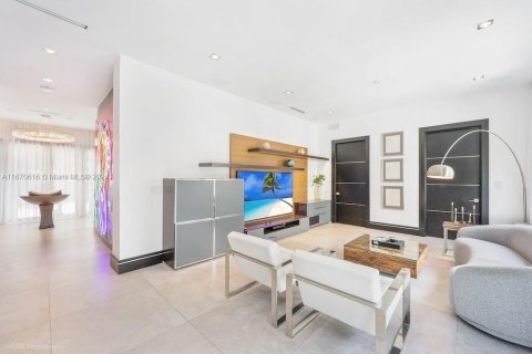 Casa en venta en Miami Beach, Florida, 4 dormitorios, 272.95 m2 № 1391547 - foto 6