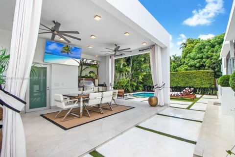 Casa en venta en Miami Beach, Florida, 4 dormitorios, 272.95 m2 № 1391547 - foto 12