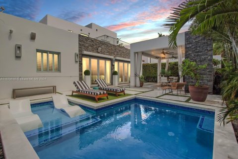 Casa en venta en Miami Beach, Florida, 4 dormitorios, 272.95 m2 № 1391547 - foto 20