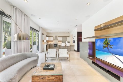 Casa en venta en Miami Beach, Florida, 4 dormitorios, 272.95 m2 № 1391547 - foto 7