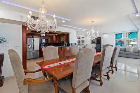 Condominio en venta en Hallandale Beach, Florida, 2 dormitorios, 181.62 m2 № 1030785 - foto 7