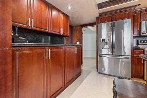 Condominio en venta en Hallandale Beach, Florida, 2 dormitorios, 181.62 m2 № 1030785 - foto 11