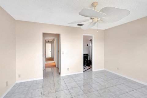 Condo in Royal Palm Beach, Florida, 3 bedrooms  № 1040673 - photo 20