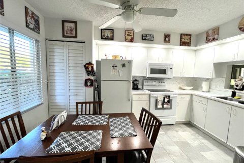 Copropriété à vendre à Pembroke Pines, Floride: 2 chambres, 95.88 m2 № 1072296 - photo 8