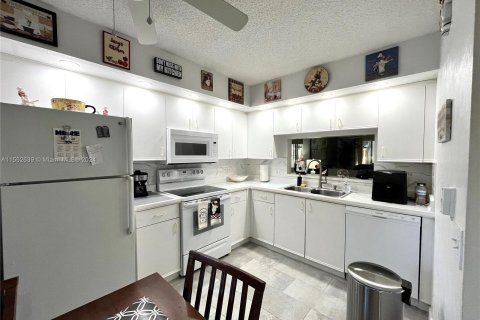 Copropriété à vendre à Pembroke Pines, Floride: 2 chambres, 95.88 m2 № 1072296 - photo 10