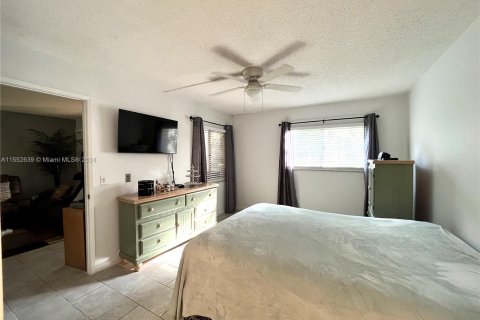 Condo in Pembroke Pines, Florida, 2 bedrooms  № 1072296 - photo 11