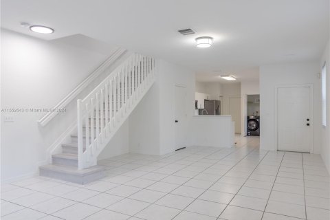 Townhouse in Weston, Florida 4 bedrooms, 171.96 sq.m. № 1072297 - photo 5