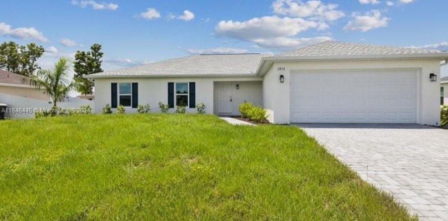 House in Cape Coral, Florida 4 bedrooms, 164.16 sq.m. № 1331817