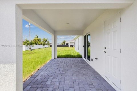 House in Cape Coral, Florida 4 bedrooms, 164.16 sq.m. № 1331817 - photo 22