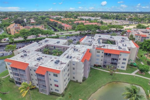 Condo in North Lauderdale, Florida, 1 bedroom  № 1331643 - photo 13