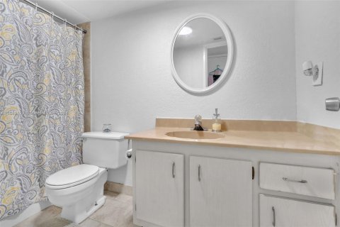 Condo in North Lauderdale, Florida, 1 bedroom  № 1331643 - photo 8