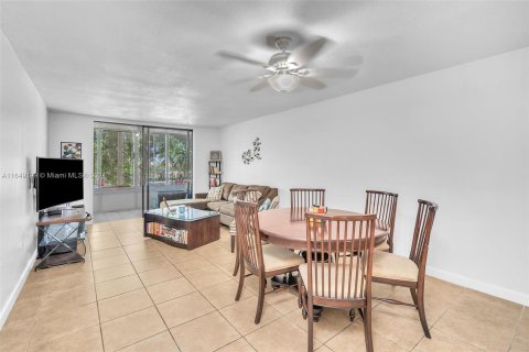 Condominio en venta en North Lauderdale, Florida, 1 dormitorio, 77.11 m2 № 1331643 - foto 4