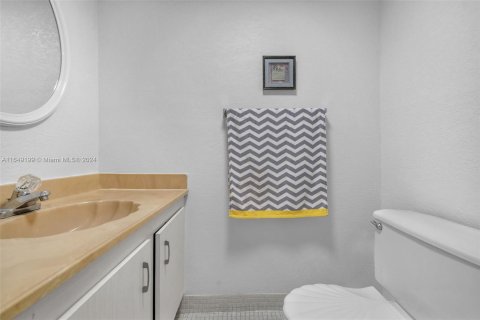 Condo in North Lauderdale, Florida, 1 bedroom  № 1331643 - photo 6