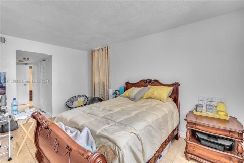 Condo in North Lauderdale, Florida, 1 bedroom  № 1331643 - photo 7