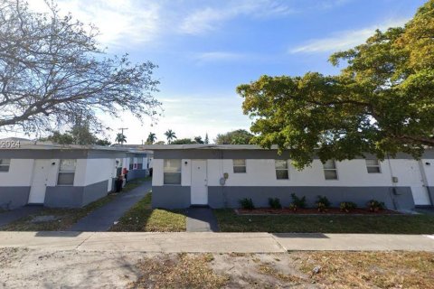 Immobilier commercial à vendre à Hollywood, Floride: 353.21 m2 № 1067648 - photo 2