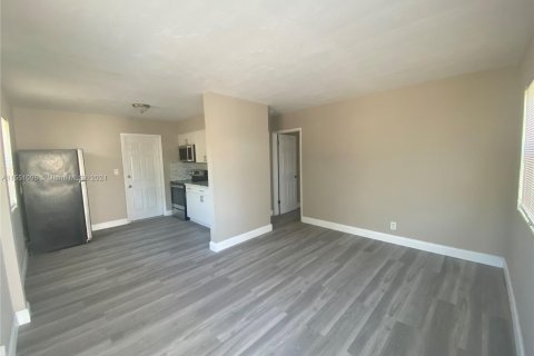 Immobilier commercial à vendre à Hollywood, Floride: 353.21 m2 № 1067648 - photo 4