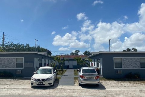 Immobilier commercial à vendre à Hollywood, Floride: 353.21 m2 № 1067648 - photo 1