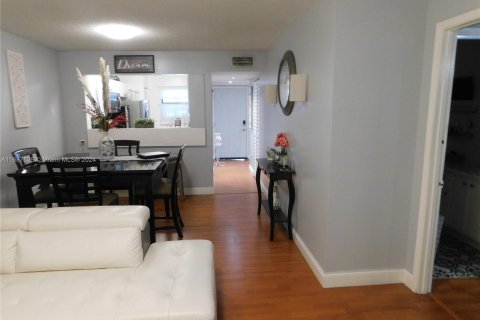 Condominio en venta en Miami, Florida, 3 dormitorios, 104.52 m2 № 1428414 - foto 17