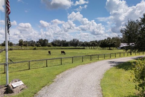 House in LaBelle, Florida 3 bedrooms, 114.46 sq.m. № 1406287 - photo 3