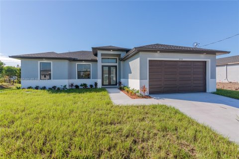 Villa ou maison à vendre à Lehigh Acres, Floride: 3 chambres, 129.04 m2 № 1406289 - photo 1