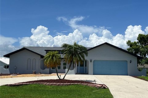 House in Port Charlotte, Florida 3 bedrooms, 176.7 sq.m. № 1394050 - photo 2