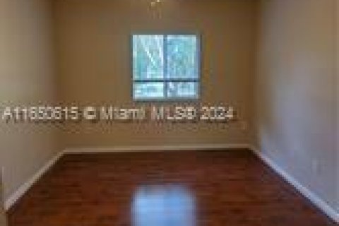 Condo in Tamarac, Florida, 2 bedrooms  № 1332795 - photo 5