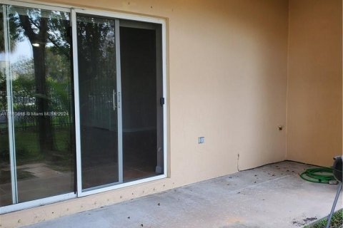 Condo in Tamarac, Florida, 2 bedrooms  № 1332795 - photo 10