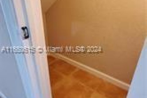 Condo in Tamarac, Florida, 2 bedrooms  № 1332795 - photo 3