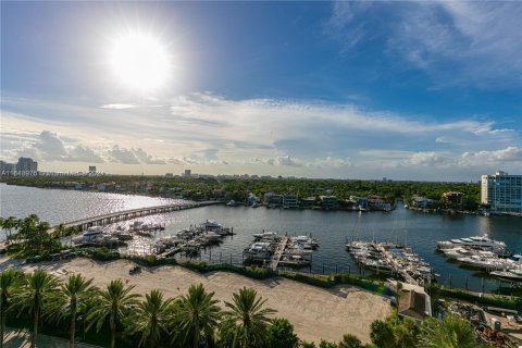 Condo in Miami, Florida, 2 bedrooms  № 1332878 - photo 21