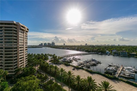 Condo in Miami, Florida, 2 bedrooms  № 1332878 - photo 22